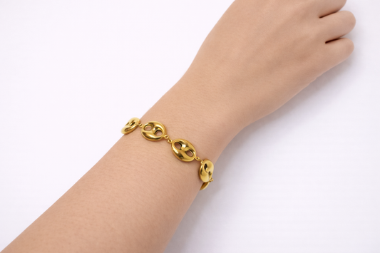 Eyelet